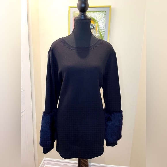 Forever21 Faux Fur arm panels/ Oversize fleece sweatshirt/long  sleeves 🖤 - Picture 2 of 6